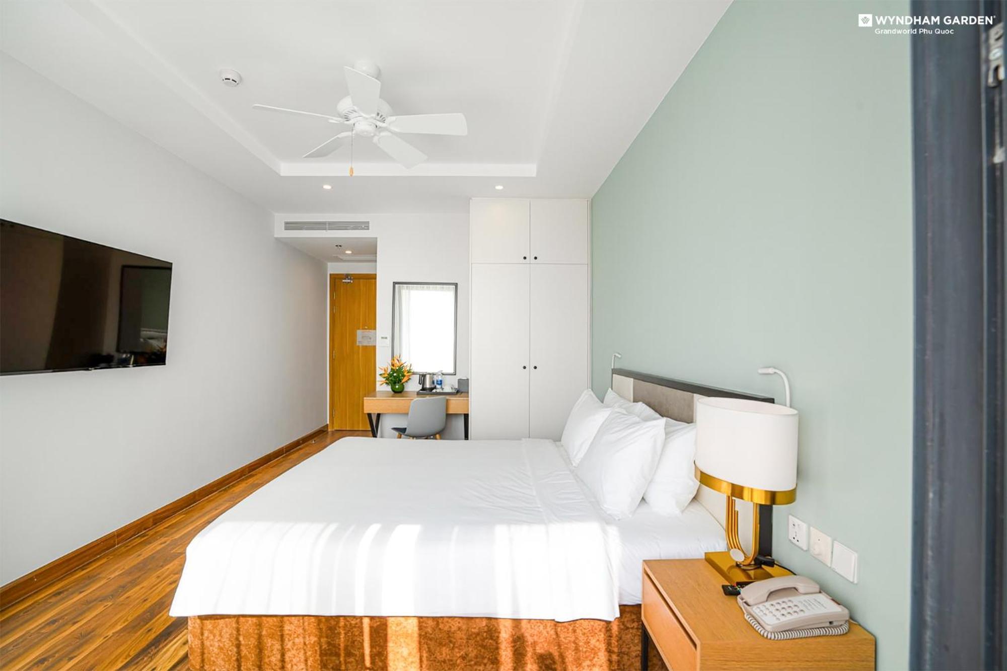 Отель Wyndham Garden Grandworld Дуонг-Донг Экстерьер фото