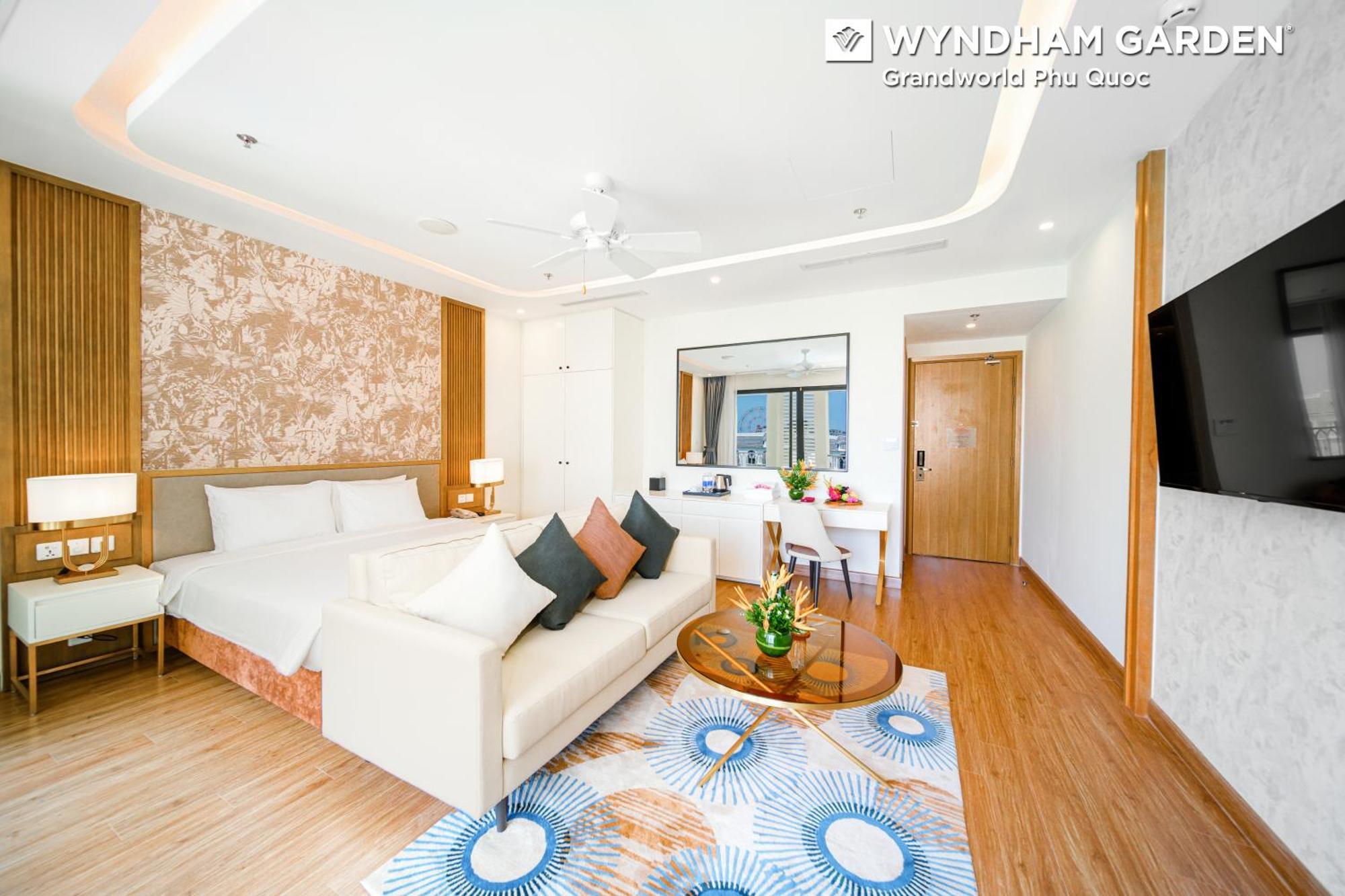 Отель Wyndham Garden Grandworld Дуонг-Донг Экстерьер фото