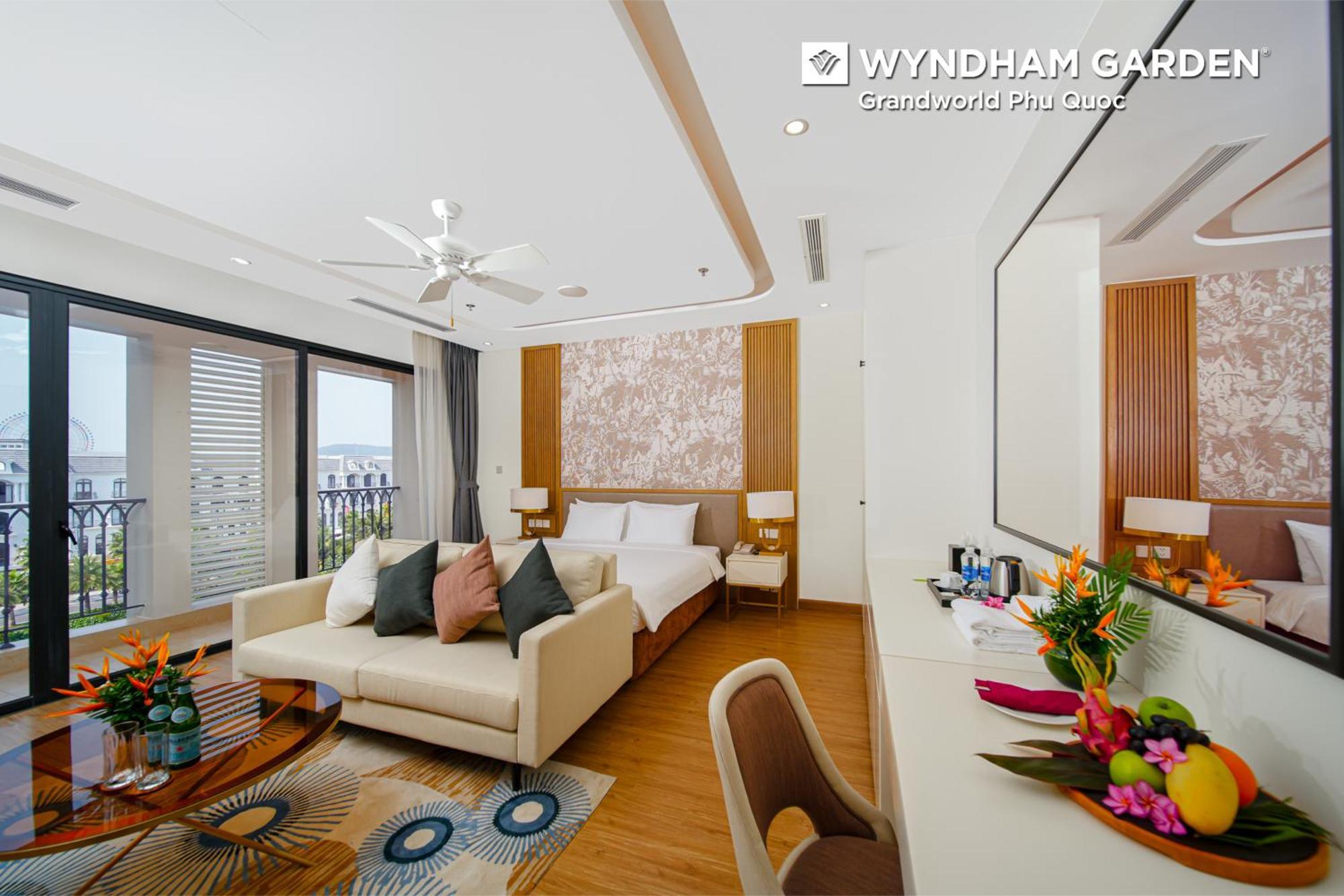 Отель Wyndham Garden Grandworld Дуонг-Донг Экстерьер фото