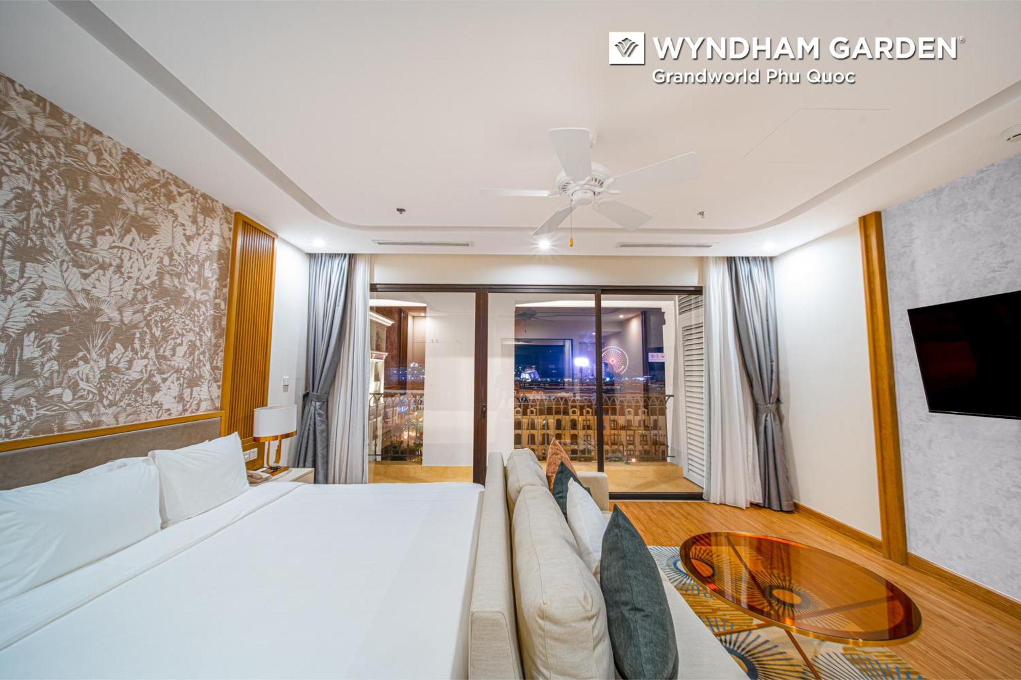 Отель Wyndham Garden Grandworld Дуонг-Донг Экстерьер фото