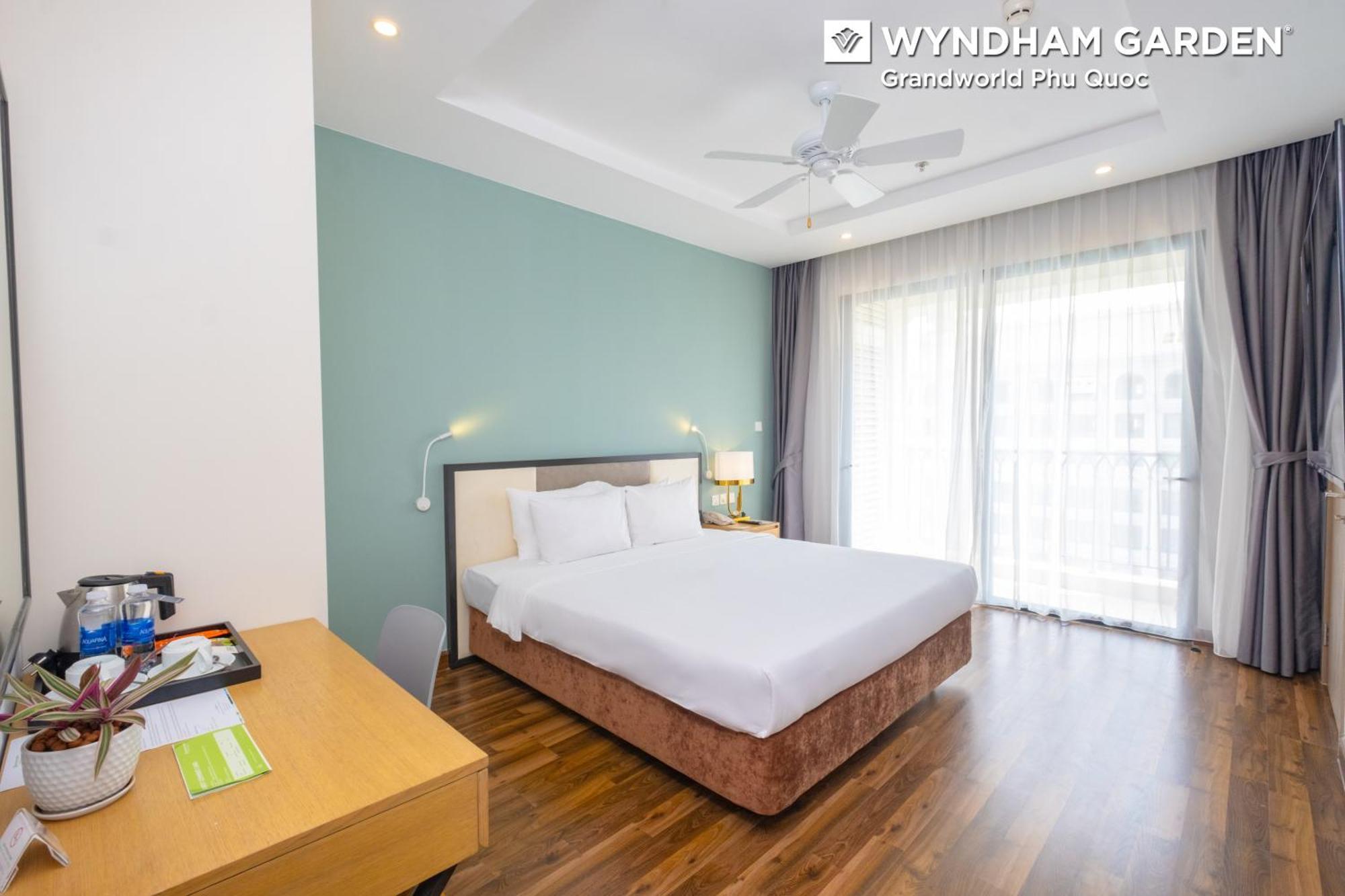 Отель Wyndham Garden Grandworld Дуонг-Донг Экстерьер фото