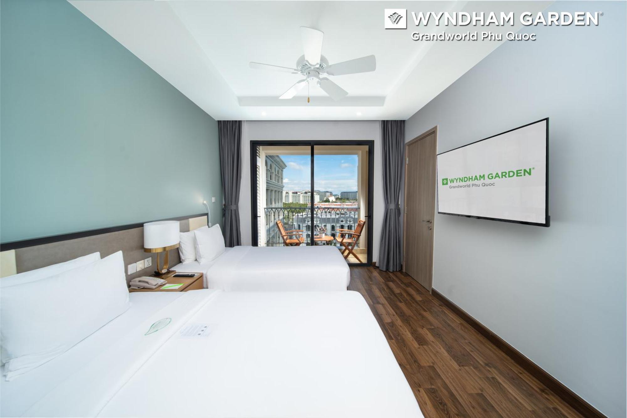 Отель Wyndham Garden Grandworld Дуонг-Донг Экстерьер фото