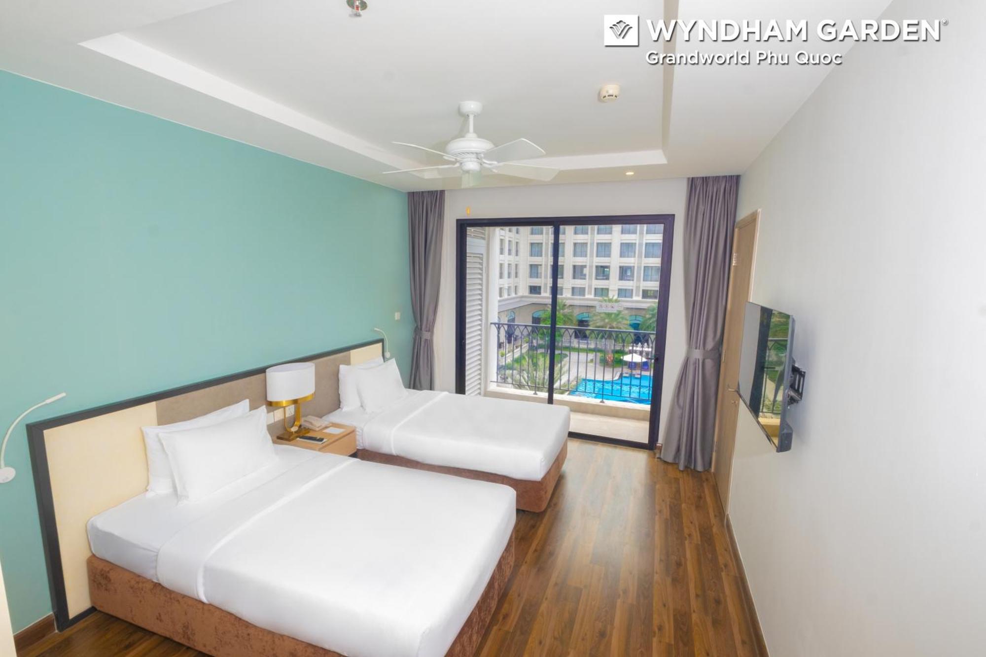 Отель Wyndham Garden Grandworld Дуонг-Донг Экстерьер фото